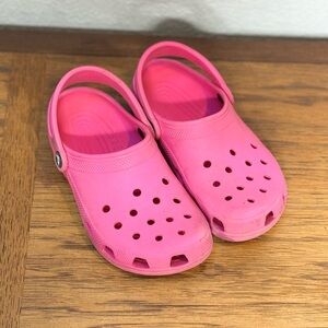 Classic Clog. Hot Pink. Size 3
Original. Versatile. Comfortable.
